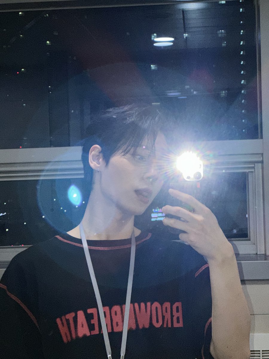 official_ONEUS's tweet photo. [#환웅]
여름빛 가득한 시간들 보내보자 https://t.co/2HNXXhcfHV