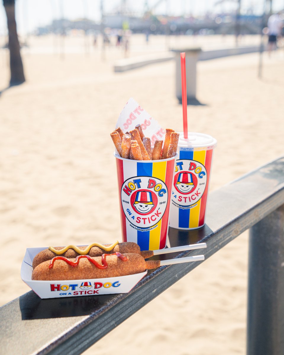 Hotdogonastick1's tweet photo. Funnel Cake Sticks 👉 the perfect way to sweeten your day 😋

#hotdogonastick #HDOS #food #foodtok #lemonade #snack #stick #santamonica #beach https://t.co/JB6SNw8Vtk