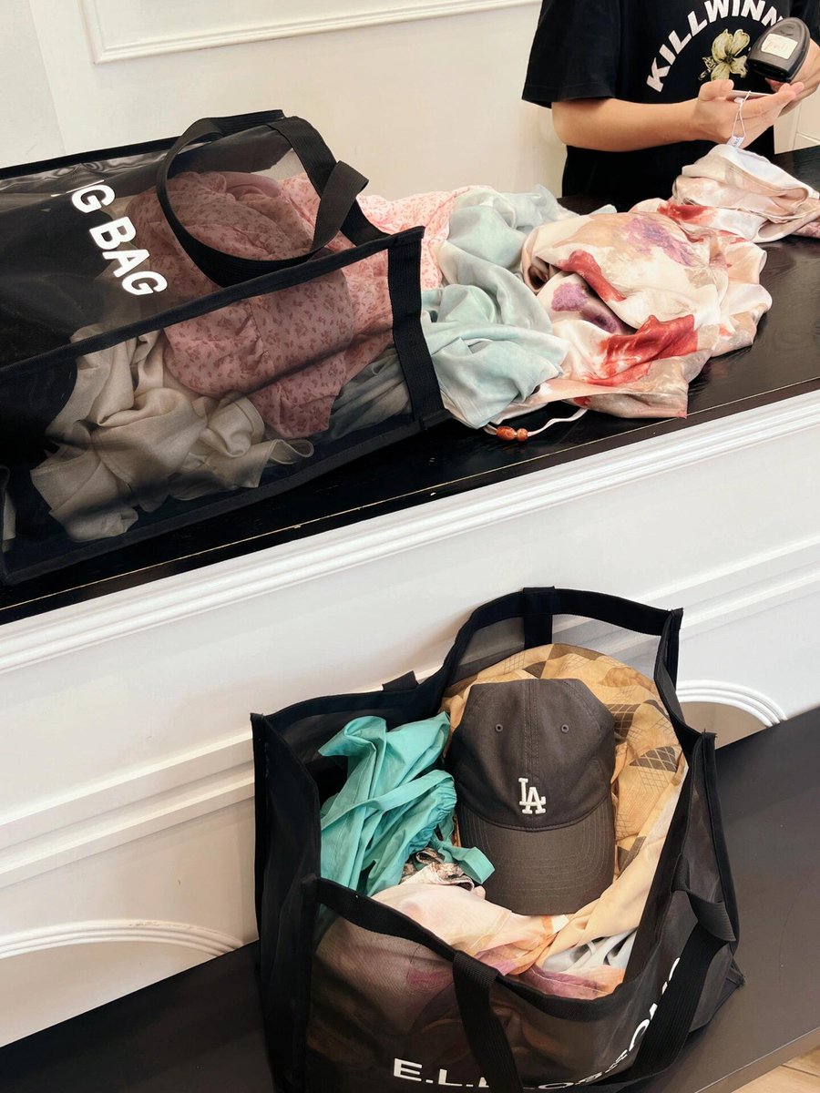 dar_knightF's tweet photo. Weekend shopping time, the joy of picking out perfect clothes. 👗🛍️
Let every new piece of clothing add a bright and beautiful style to your weekend. 🌟🎉 https://t.co/RK6cXrxBRe