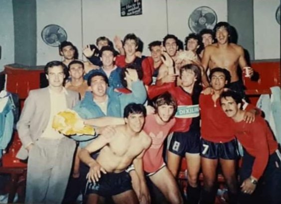 chueco_67's tweet image. Feliz Cumpleaños  Marcelo Bielsa un honor y orgullo haberte tenido como DT y Maestro en mi carrera futbolística