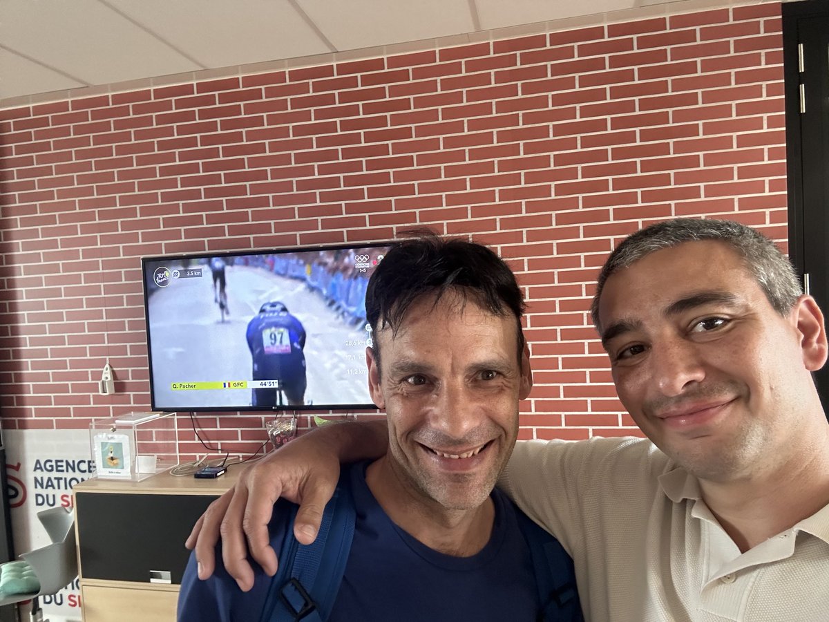 Yann CUCHERAT (@ycucherat) on Twitter photo 🚴♂️🤸🏻♂️Quand tu as la chance de regarder l’arrivée du Tour de France avec ton collègue <a href="/jice_peraud/">jicé peraud OLY</a> tu te rends compte à quel point nous pratiquions 2 disciplines vraiment différentes 😅
<a href="/LeTour/">Tour de France™</a>
<a href="/Agence_du_Sport/">Agence nationale du Sport</a> 🚴♂️🤸🏻♂️Quand tu as la chance de regarder l’arrivée du Tour de France avec ton collègue <a href="/jice_peraud/">jicé peraud OLY</a> tu te rends compte à quel point nous pratiquions 2 disciplines vraiment différentes 😅
<a href="/LeTour/">Tour de France™</a>
<a href="/Agence_du_Sport/">Agence nationale du Sport</a>