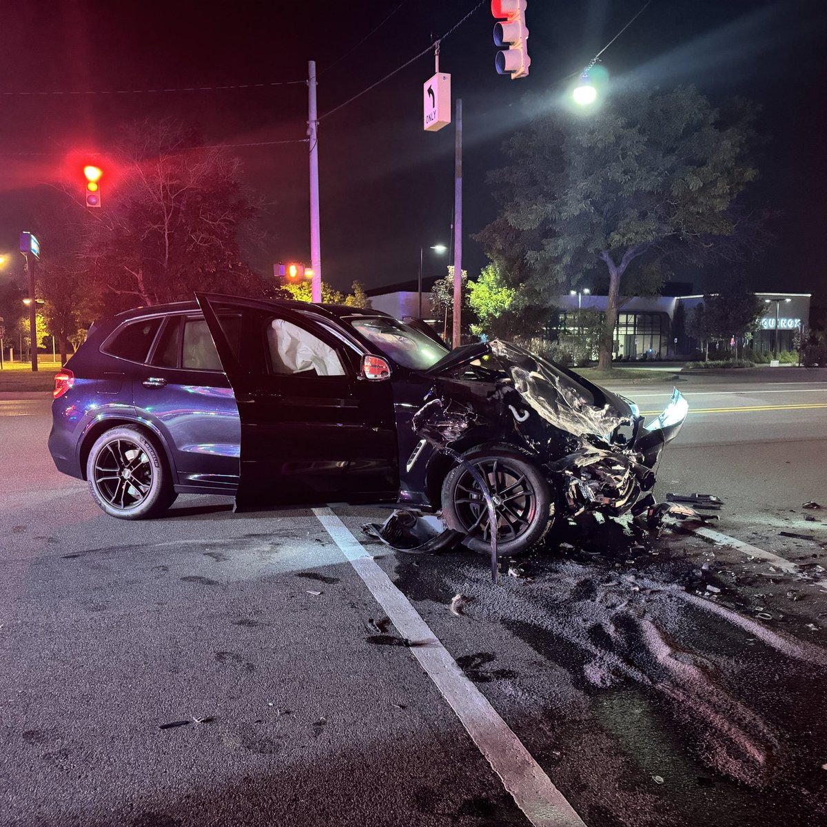 Noah__Sanders's tweet image. Very thankful to be able to walk away with no injuries after a supposed drunk driver swerved into my lane. I am very grateful that the BMW engineering held up to me keep me safe and able to get back onto the field. #defensivedriving #dontdrinkanddrive @BMW