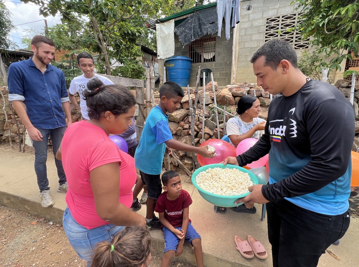 ADOrg_Laraof's tweet photo. #21Jul Desde muy temprano @JAD_Lara junto a la juventud de @JDS__Lara @JuventudesVP @JovenesPJ en La Lagunita, Veragacha, parroquia Santa Rosa actividad del “Día del Niño”. https://t.co/yZkOSOlTQ6