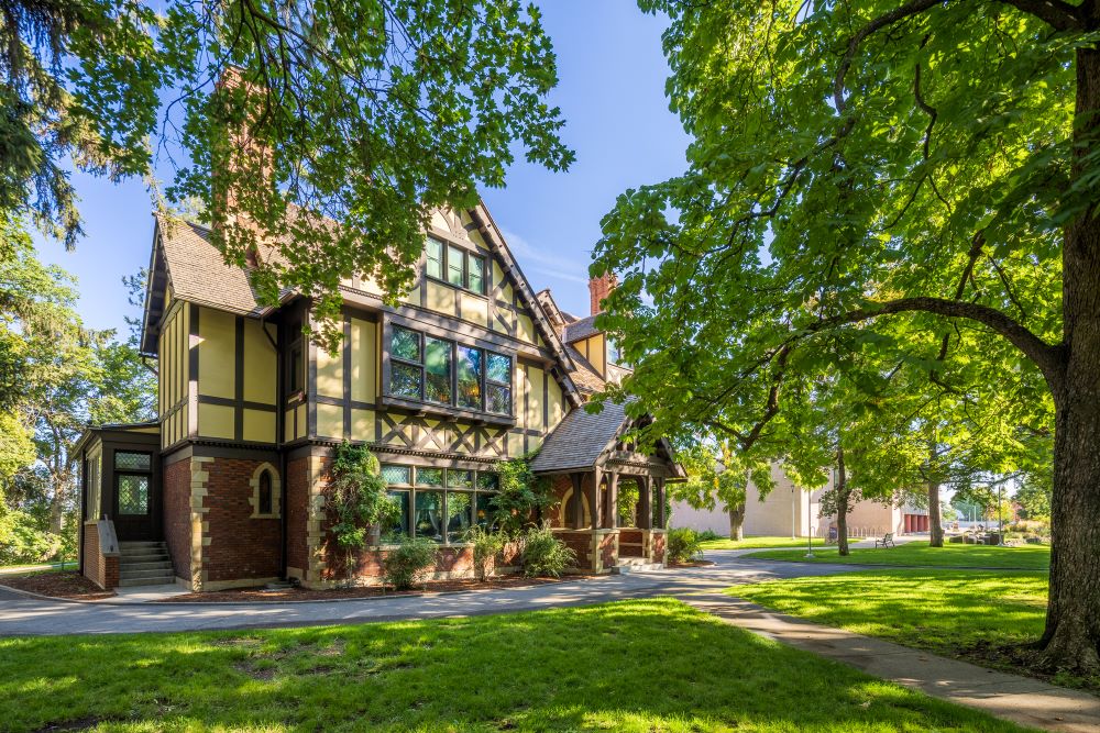 Due to the high temperature expected today, Sunday, July 21, Campbell House will be closed for the day. We apologize for any inconvenience this may cause you. Rainchecks will be available at Visitor Services so you can return on another day.