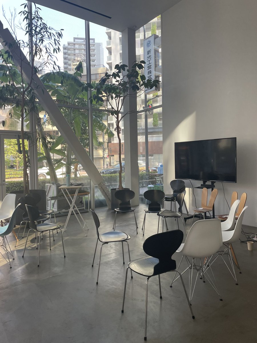 NO YOUTH NO JAPANさんの5周年記念イベントに行ってきました✊🏻

予定あって展示しか見れなかったけどすてきな場だったな〜〜
また機会あったらお伺いしたい！🌼