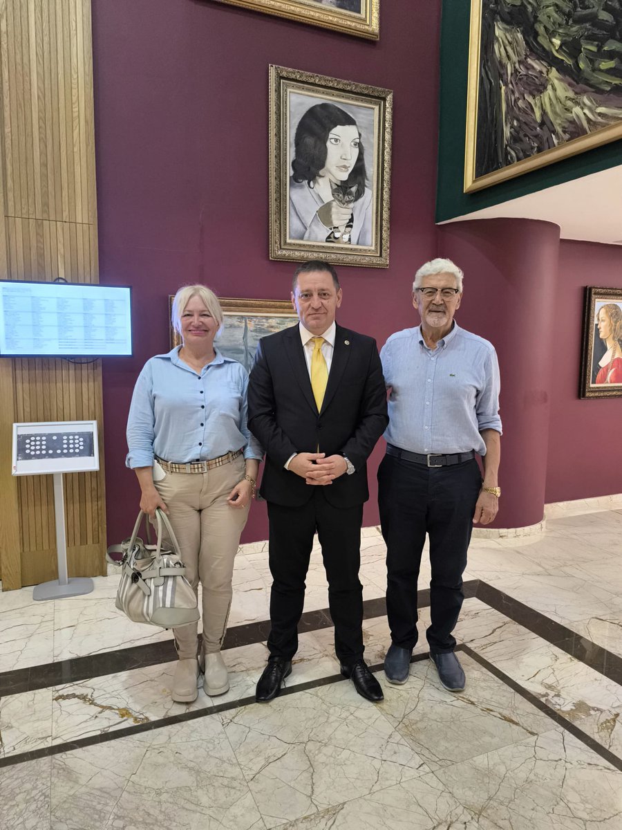 basri_sonmez's tweet photo. 📍KKTC

Değerli akrabam, ablam Rauf Denktaş Üniversitesi Öğretim Üyesi, gazeteci Doç. Dr. Sn. Yurdagül Atun ve KKTC 1. Cumhurbaşkanı Sn. Rauf R. Denktaş’a danışmanlık yapmış ve halen Cumhurbaşkanı Sn. Ersin Tatar’a danışmanlık yapan kıymetli eşi Rauf Denktaş Üniversitesi Öğretim Üyesi Prof. Dr. Sn. Ata Atun ile Kıbrıs Barış Harekatının 50. Yıl dönümü törenleri sonrası bir araya geldik.

@ataatun 
@YBeyolu