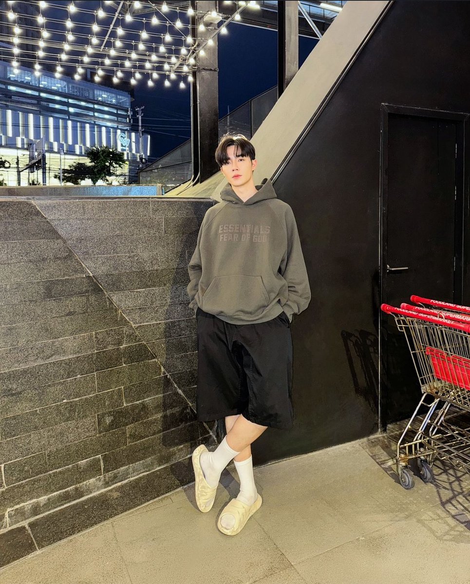 angelzunshine's tweet photo. Thanks @BataThailand for always giving us the best Zee moments 🥰🥰🥰
This #POWERBYBATA pair looks super comfy for a casual Sunday 👟
#ZeePruk @zee_pruk #BataStyle #SurprisinglyBata https://t.co/t4pWh4fLAe