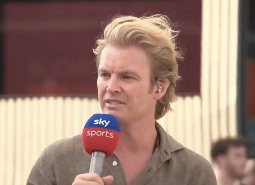 #HungarianGP 🇭🇺 | Nico Rosberg on the incident between Verstappen and Hamilton: 

“I'm assuming Max hasn't seen it yet on the TV? Otherwise someone needs to tell him that there was actually a corner which is why Lewis was turning in.”