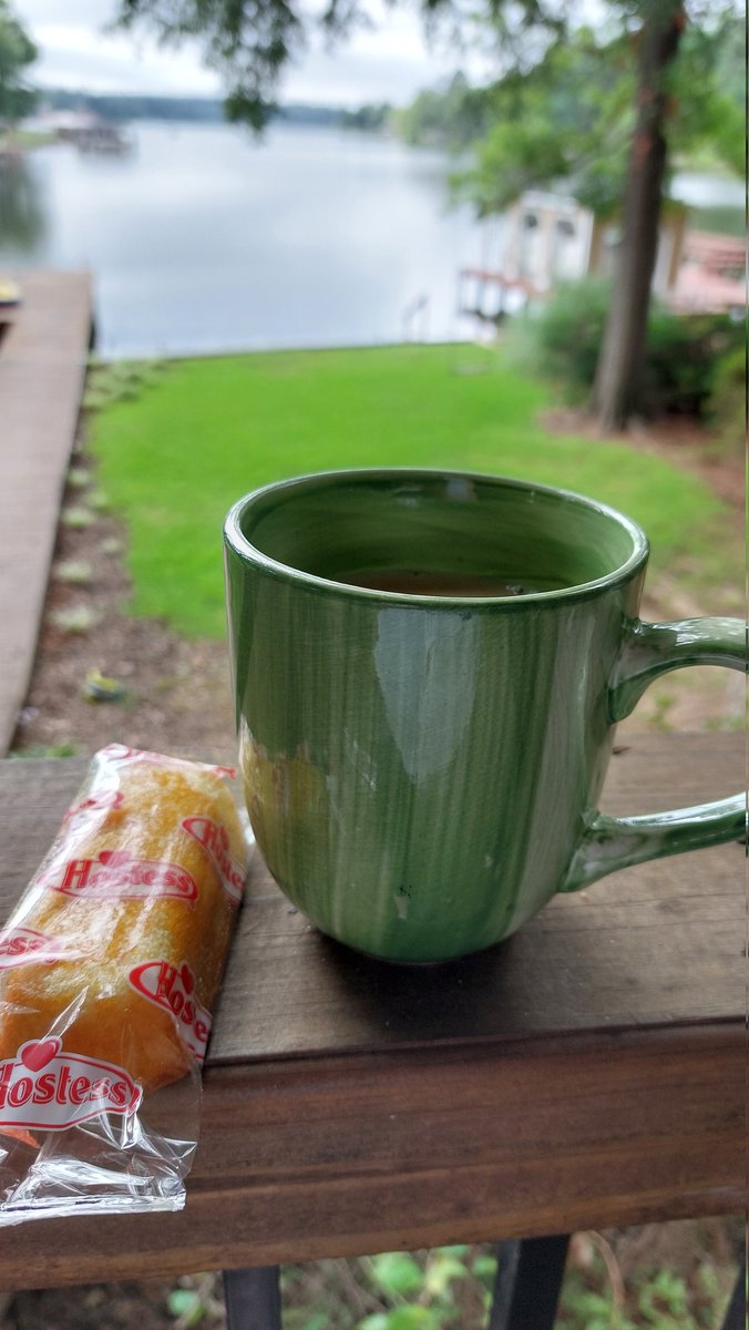 DotDWizard's tweet photo. My first Twinkie! 🧁 ☕️
#USA #vacationmode #georgia https://t.co/dy7SUuIros