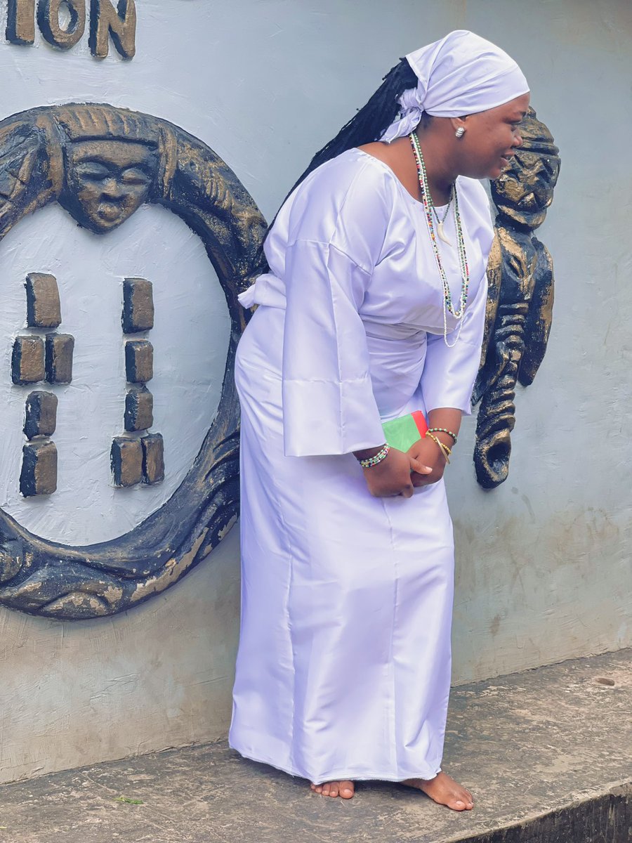 agbeke_orator's tweet image. A i mọ sin wọn ní,Ifa kii gbe akapo rẹ ti.

It&apos;s only if they don&apos;t know how to take care of their Ifa, blessings from Ifa are never a problem for the devotees.
#ifa #isese #priestess