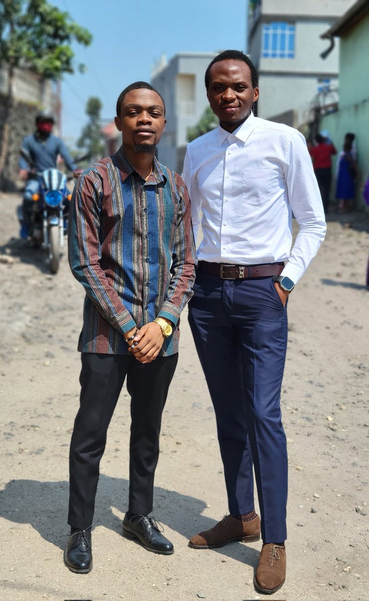 jobkakule2's tweet photo. #DimanchePhoto
Le Manager et le Boss, mais pas d'une même enseigne😎😎😎.
Big Up Jerry Muhindo Mak.
Bon dimanche chez vous.
#PapaJobuStyle. https://t.co/qT5ByJuQF1