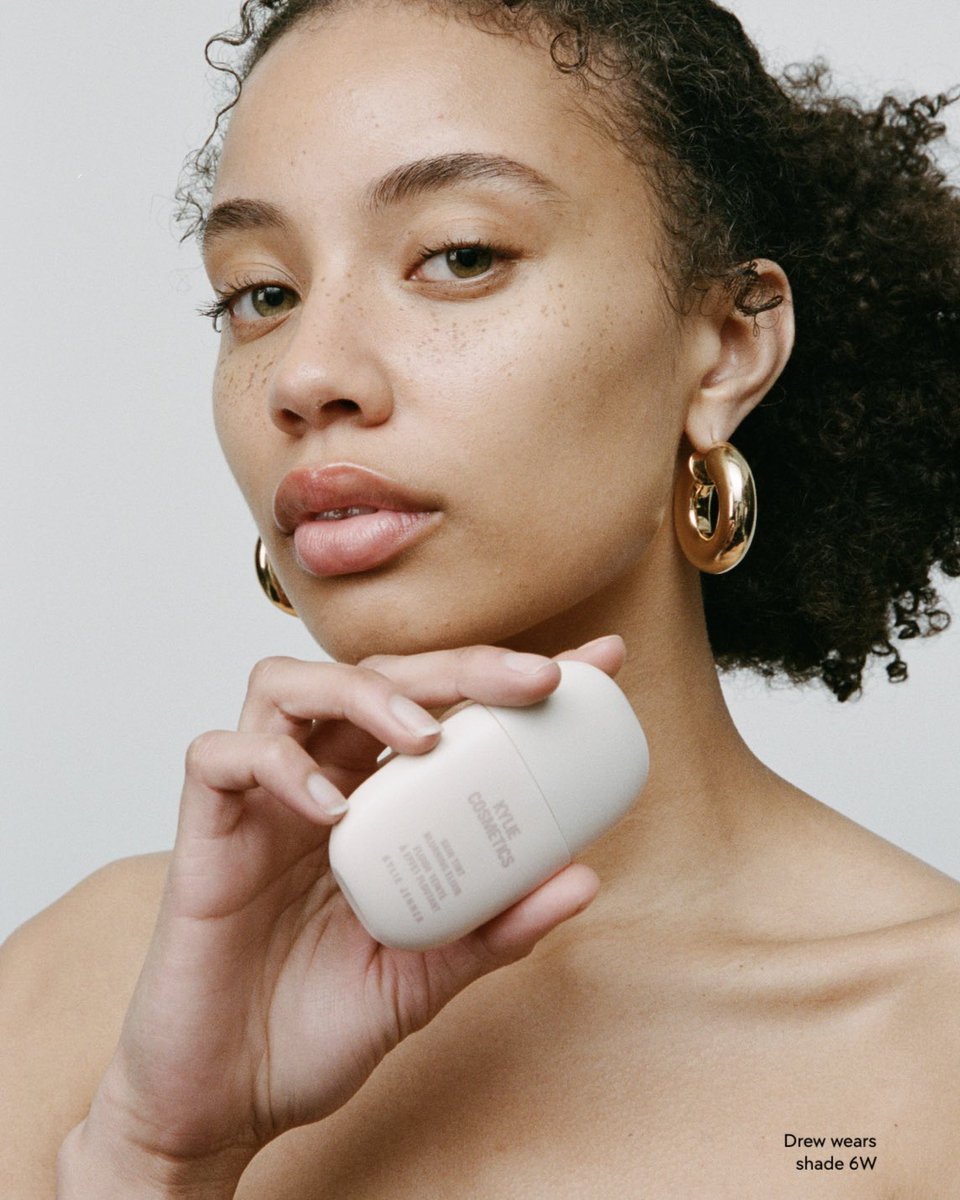 my skin tint blurring elixir launches in 3 days! you’ll love this weightless, breathable formula that looks and feels like skin, and also blurs and smooths texture, pores and fine lines ✨  7.24 in 24 shades 😍 <a href="/kyliecosmetics/">Kylie Cosmetics</a>
