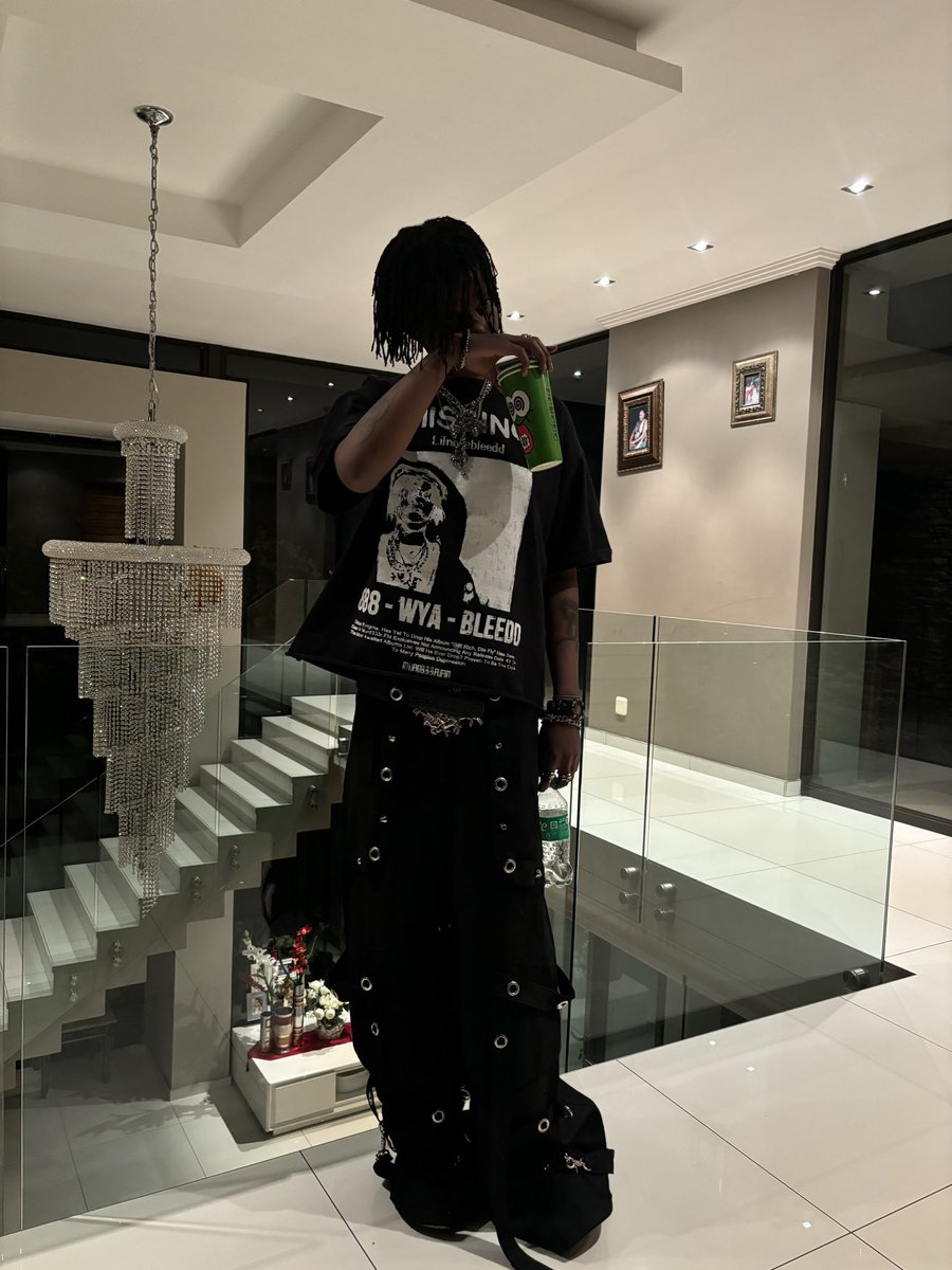 lilnosebleedd's tweet image. 888-WYA-BLEED