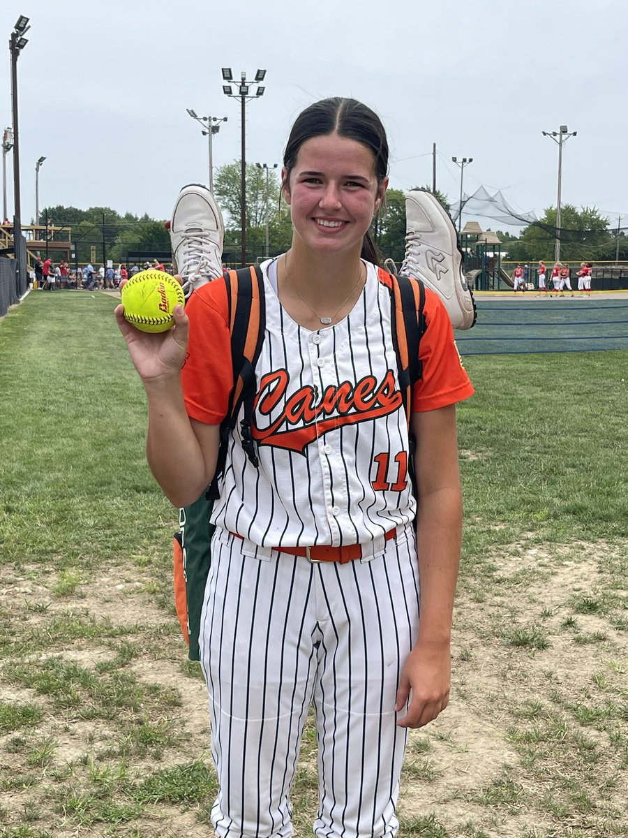 Kinley Johnson (2025) with a solo 💣 in bracket play today. 💪🏻🧡🥎💚
