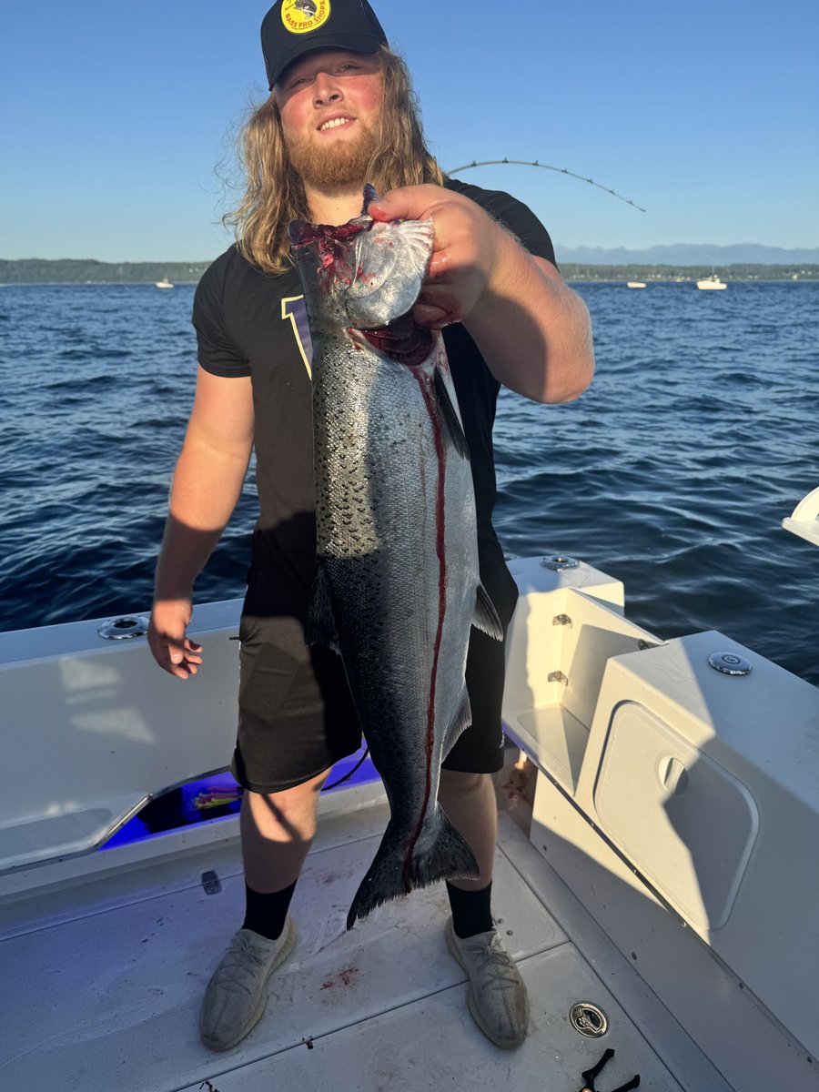 NilHusky's tweet photo. We had a great day fishing with the Huskies!  Here are a few pictures with more incoming over the next few days. https://t.co/ewjp14KxQl