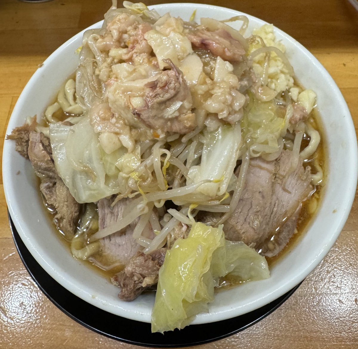 Hibiscus_fx's tweet photo. 麺屋 小金@武蔵新城

小ラーメン
トッピング ニンニク、ヤサイ、アブラ

久しぶりの富士丸さんみたいな野菜を食べたけど、これはこれであり😙
自家製ラー油をかけて味変も楽しめました
ご馳走様でした☺️ https://t.co/oTpChEG45c