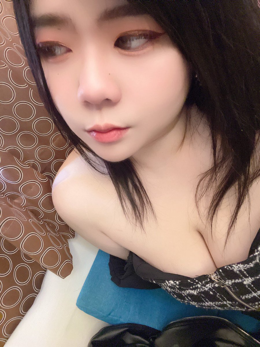 rose03_17_'s tweet photo. 既熟悉又陌生的地方，曾經也是瘋狂過
舊帳救不回來 一切當作重新認識重新來過

#中區色妓濕 #推特止於此 https://t.co/2BNqduPlGz