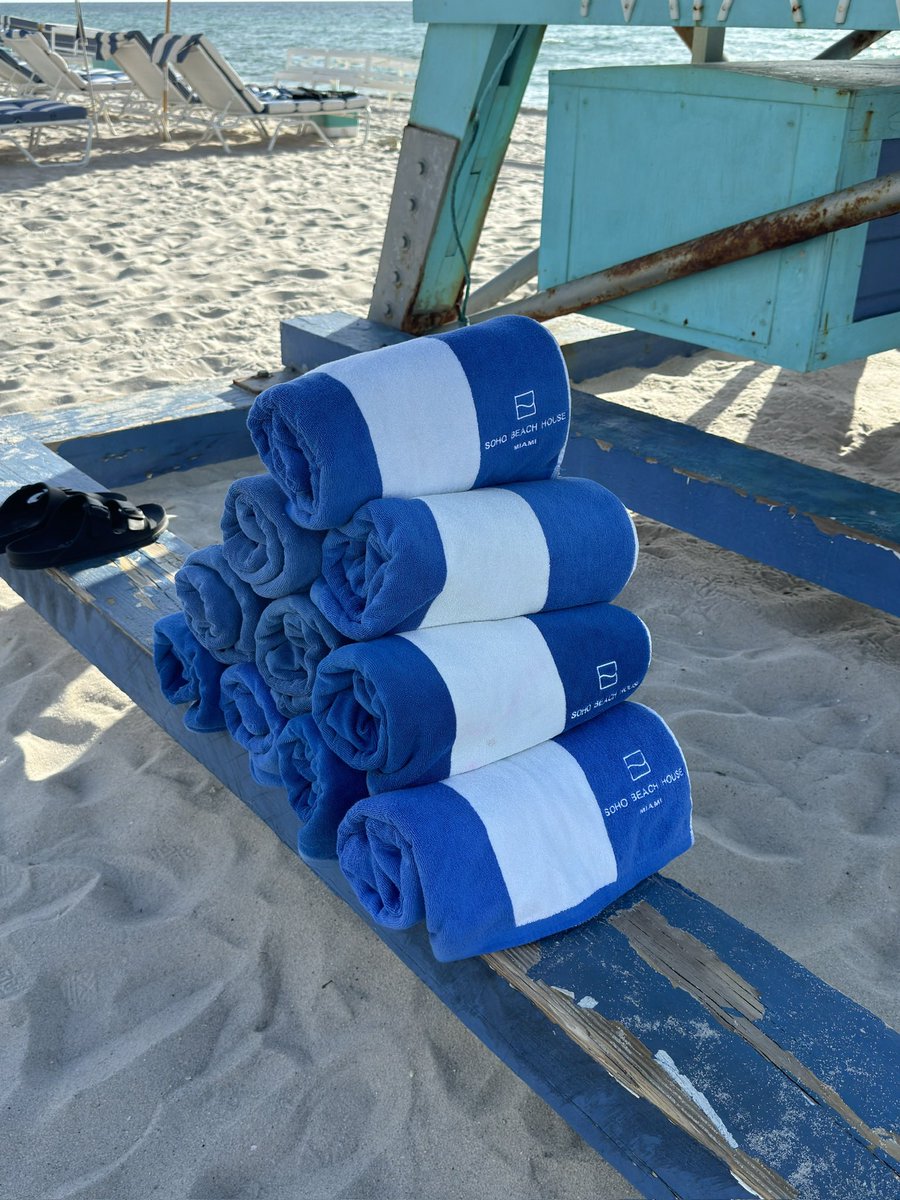 RegularTob's tweet image. 📍Beach House