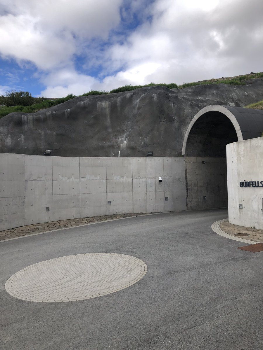 það þarf alltaf að vera hringtorg - eða mislæg gatnamót !