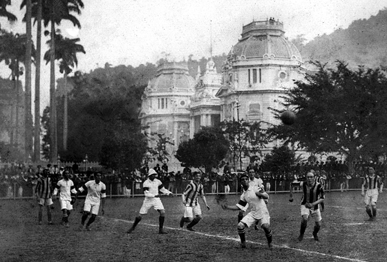 DiaCamisa's tweet photo. Dia 338
Camisa titular do Exeter City na temporada 1914
A 110 atrás, ocorria o que é considerado como o primeiro jogo da história da Seleção Brasileira, contra a equipe inglesa do Exeter City, no Estádio de Laranjeiras no Rio de Janeiro #110Anos https://t.co/caeOV3XBWb