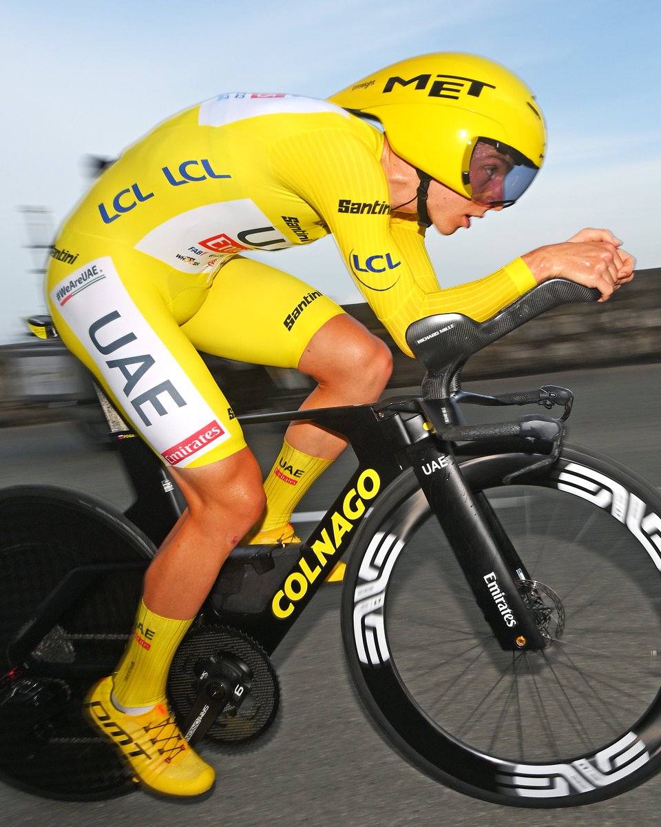 Tadej is flying 🚀

The yellow jersey set the fastest time on the first intermediate point, 7sec faster than Vingegaard and 26sec on Evenepoel.

📻 Hear team radio and follow the race live with Road Code Race Centre: goto.roadcode.cc/xrace
__________ 
🇫🇷 #TDF2024