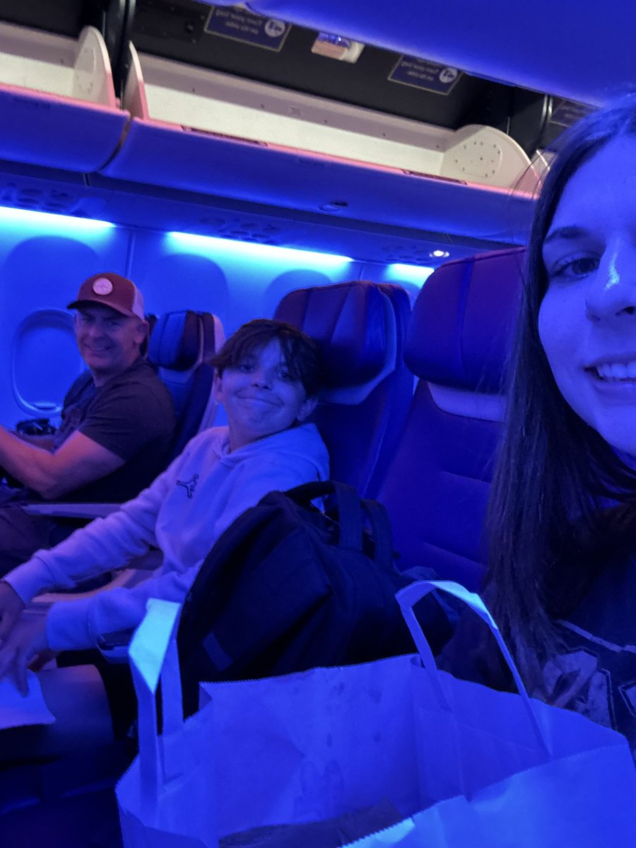 IL ➡️ AL 

Wave 18u players and families are on their way to Gulf Shores, AL for the USSSA Gulf Coast National Championship!

We are so excited for a great week and looking forward to capping off a great season! 

Go Wave!
