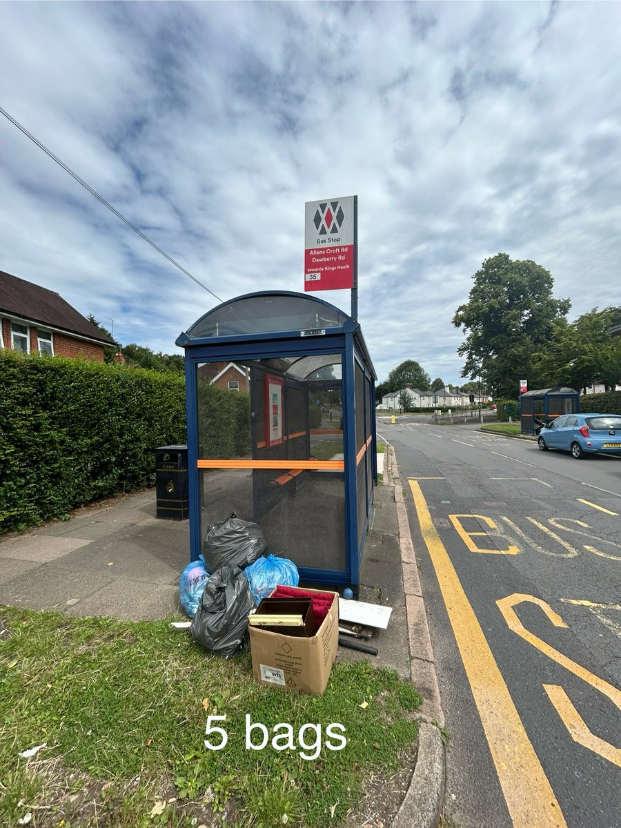 Kimbohud's tweet photo. Busy day with the lovely Kings Heath & Brandwood Litterpickers. We collected 15 bags & reported in quite a lot of fly tipping.
Then back to a bit of βgardeningβ ie hacking triffids back!
Was going to cook a salad but Mommy G wants a Chinese takeaway. #notarguing https://t.co/GJMYw8AyHV