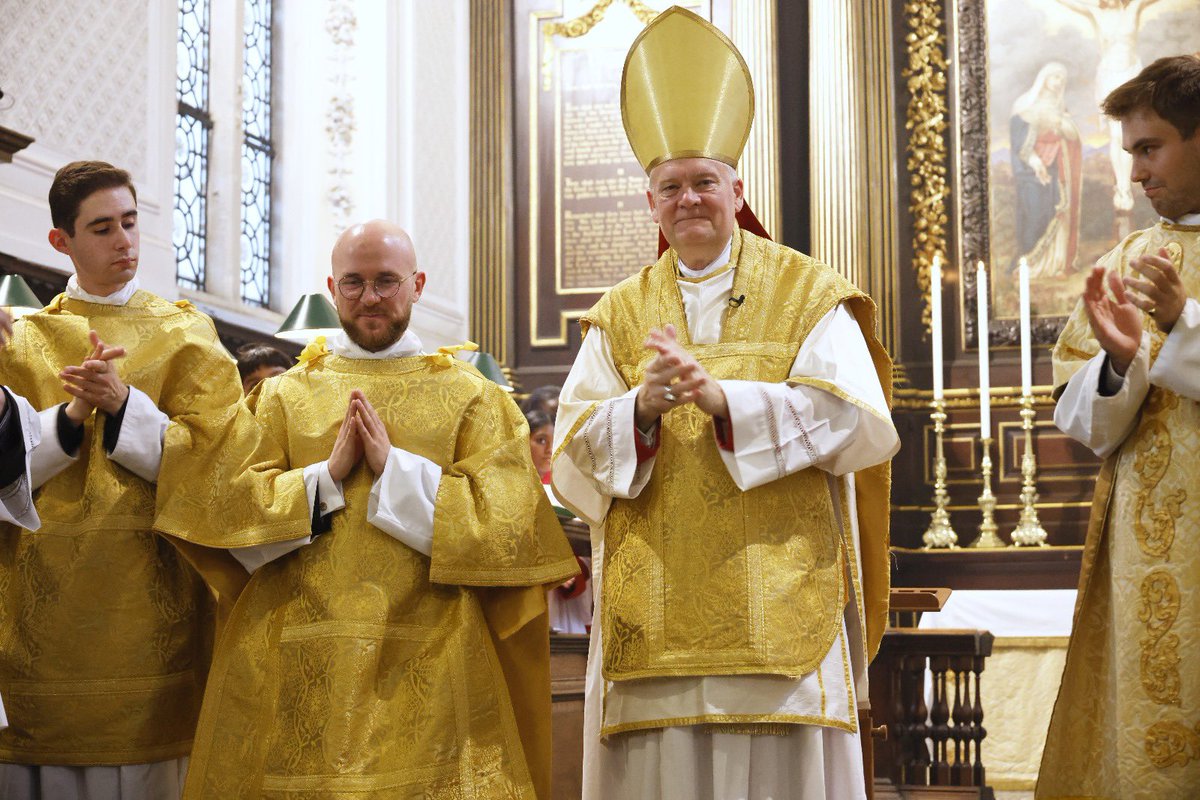 𝑨𝒃𝒃é 𝑵𝒊𝒄𝒐𝒍𝒂𝒔 𝑩𝒐𝒊𝒔𝒔𝒐𝒏 tweet media