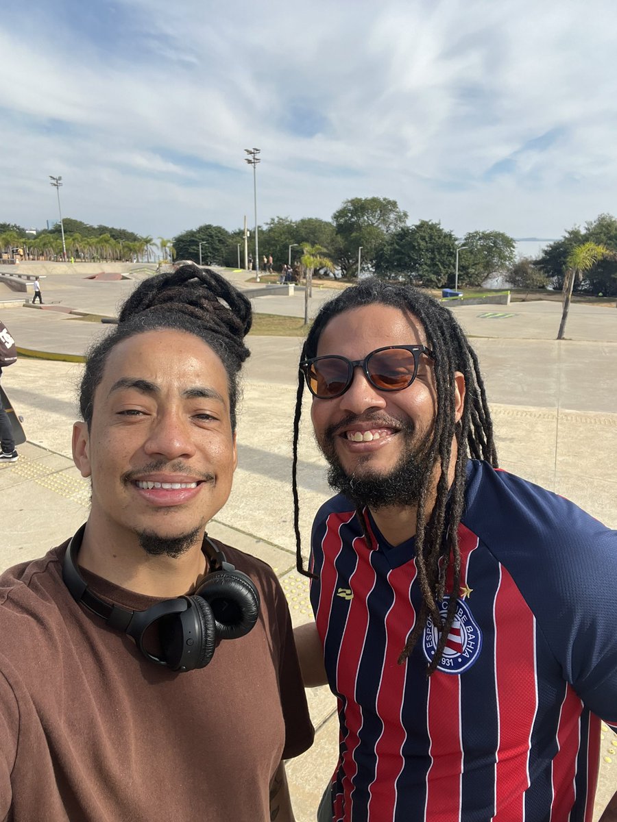 matheuspggomes's tweet image. Grêmio 2 x 0 Vitória , ou seja, felicidade do sul ao nordeste. Sessão de skate na Orla , sol, gelinho, domingão, Porto Alegre é demais!