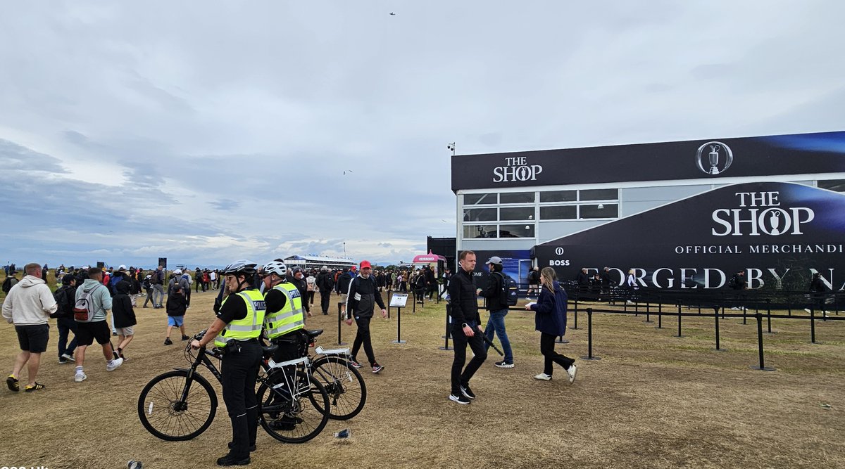 PoliceScotland's tweet photo. Both on and off the course, our local and national officers have worked tirelessly together with key partners this week to keep spectators, players and officials safe.

With thousands attending, a proportionate policing plan was in place to help deliver a safe and secure event. https://t.co/OhIBLKbpNB