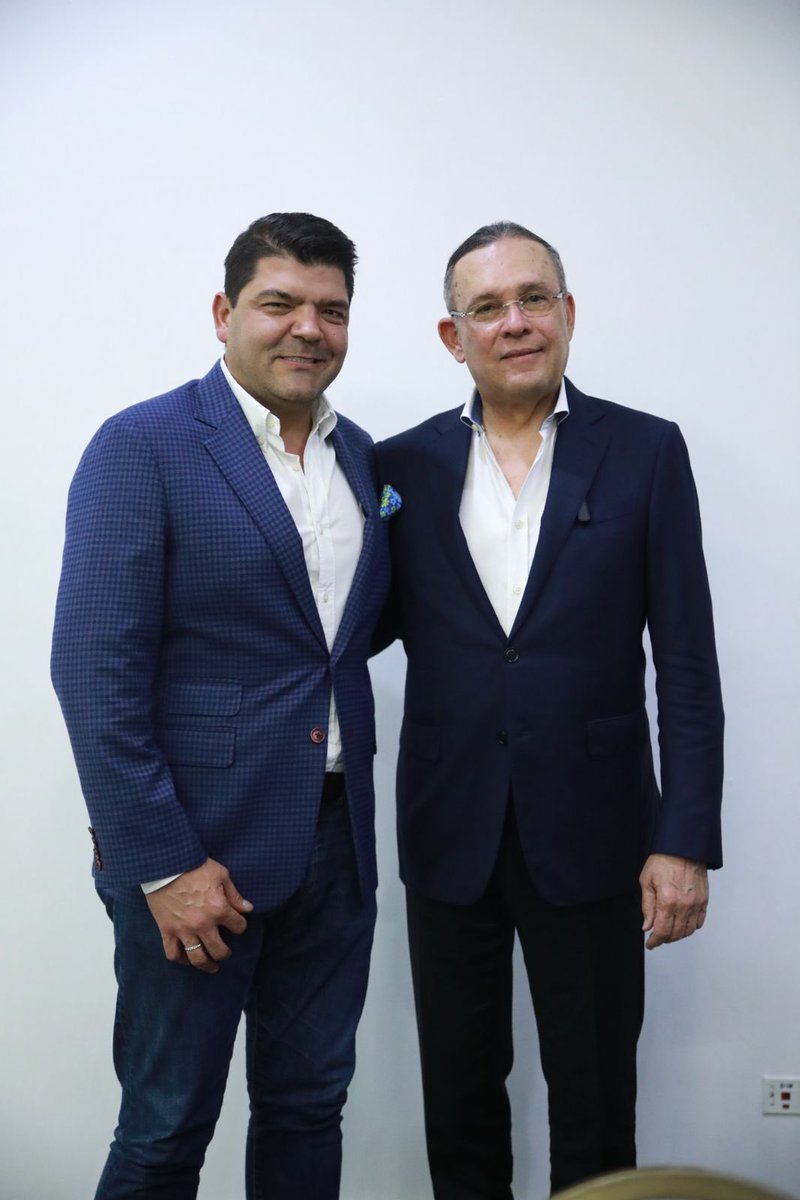 Quiero felicitar a mí amigo <a href="/EfrainCepeda/">Efrain Cepeda</a> por su nombramiento como nuevo Presidente del Senado de la República. No tengo duda alguna de que en sus manos, la Rama legislativa de todos los colombianos encontrará éxito y tendrá las garantías democráticas para debatir con altura y