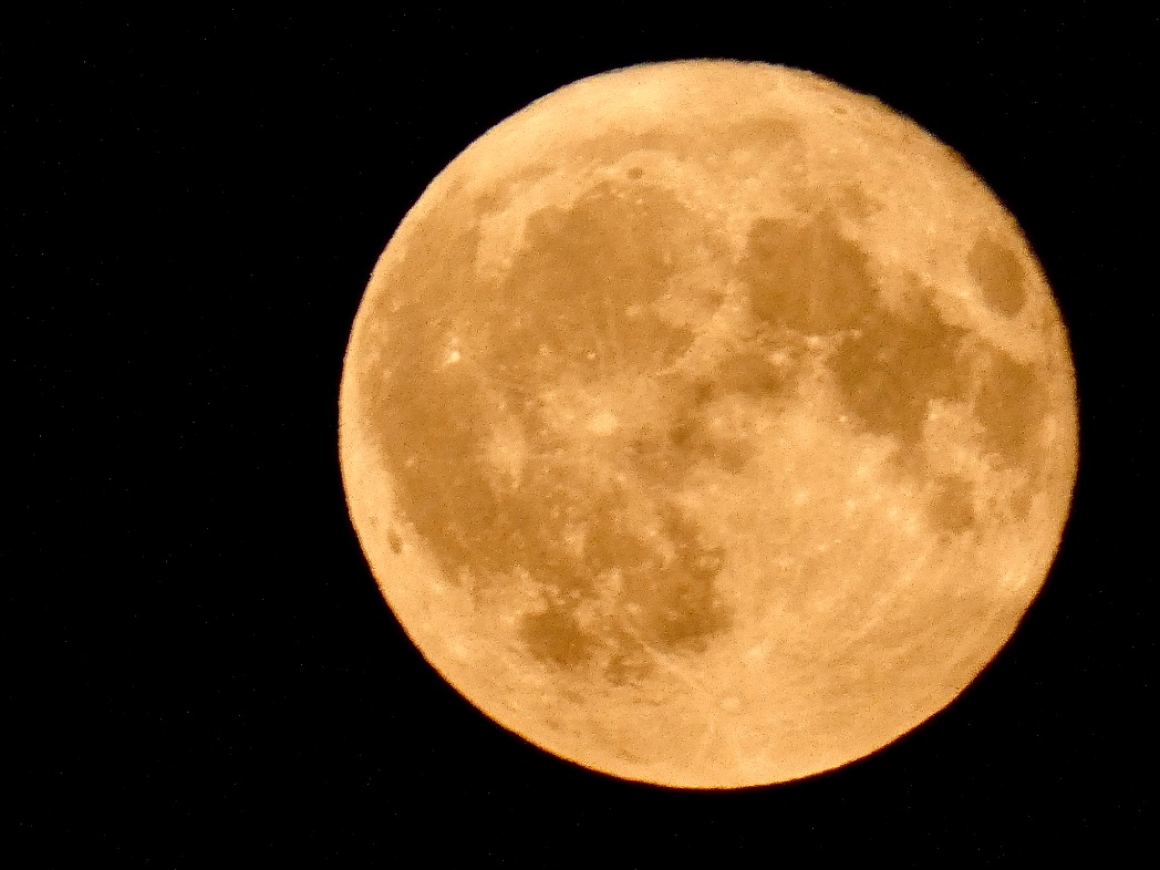 victorthevole's tweet photo. Tonight’s #moon #buckmoon #haymoon #fullmoon # skyatnight #nightskies #loveukweather @metoffice @ChrisPage90 @WeatherAisling @itvanglia @itvweather https://t.co/eCSeHmd0Yg