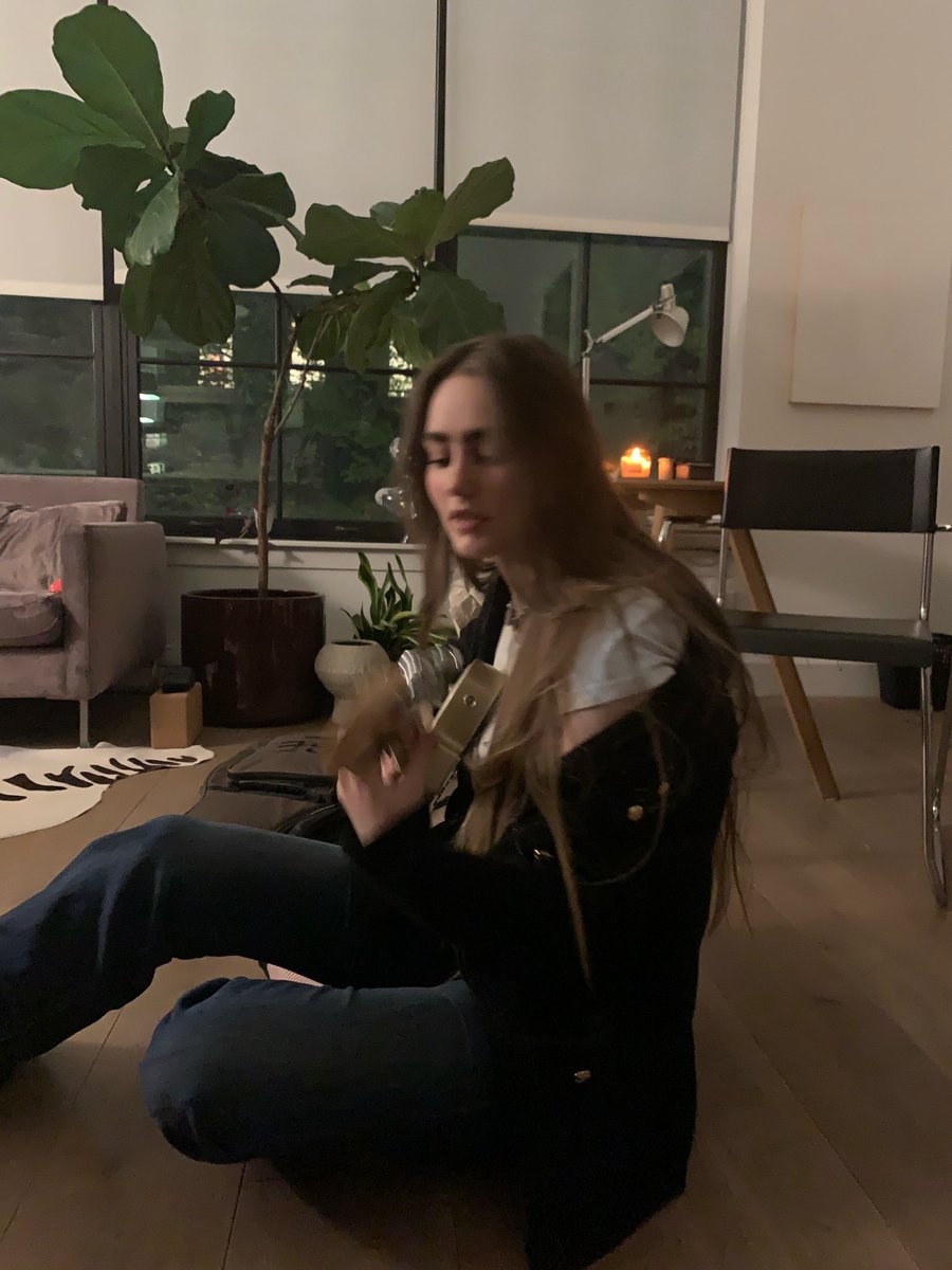hs4ria's tweet photo. mi hilo para #ImBusyOutNow 🎞️ https://t.co/Lxgn6ErV2G