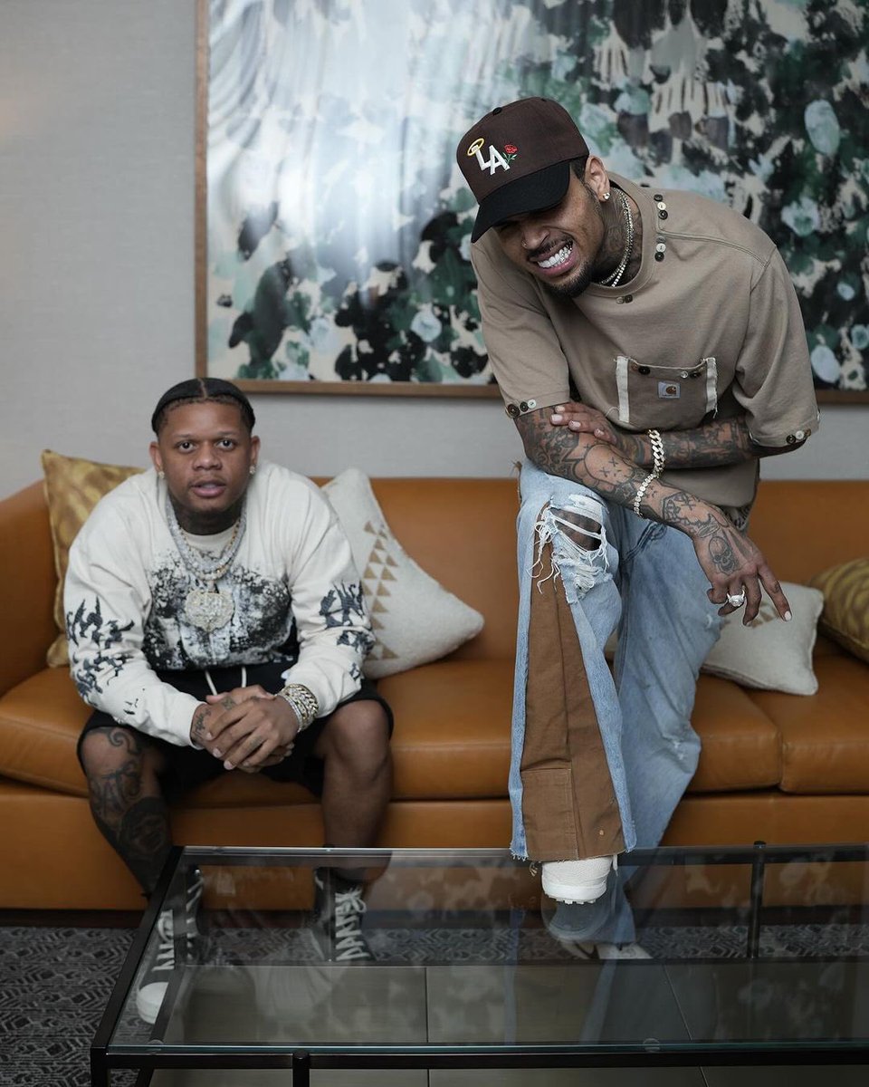 cblivee's tweet photo. Chris Brown &amp; Yella Beezy backstage in Fort Worth #1111Tour https://t.co/7fCFJaoO7y