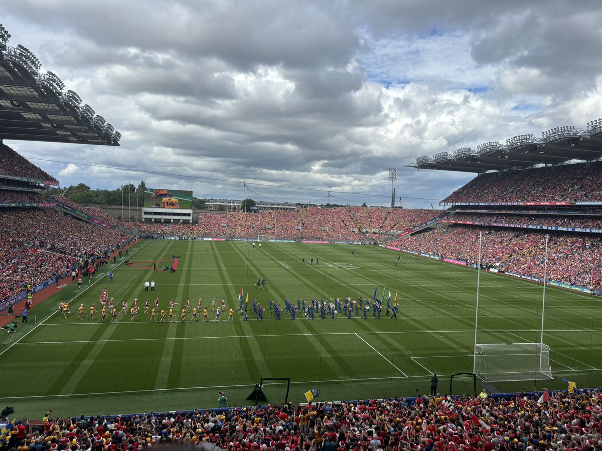 mickymobile's tweet photo. Been there for nearly every final for over 20 years, with my best friends mostly but to be there today with my eldest daughter and for a classic. #Proud #Hurlin ❤️ https://t.co/PB1J0hHiWz