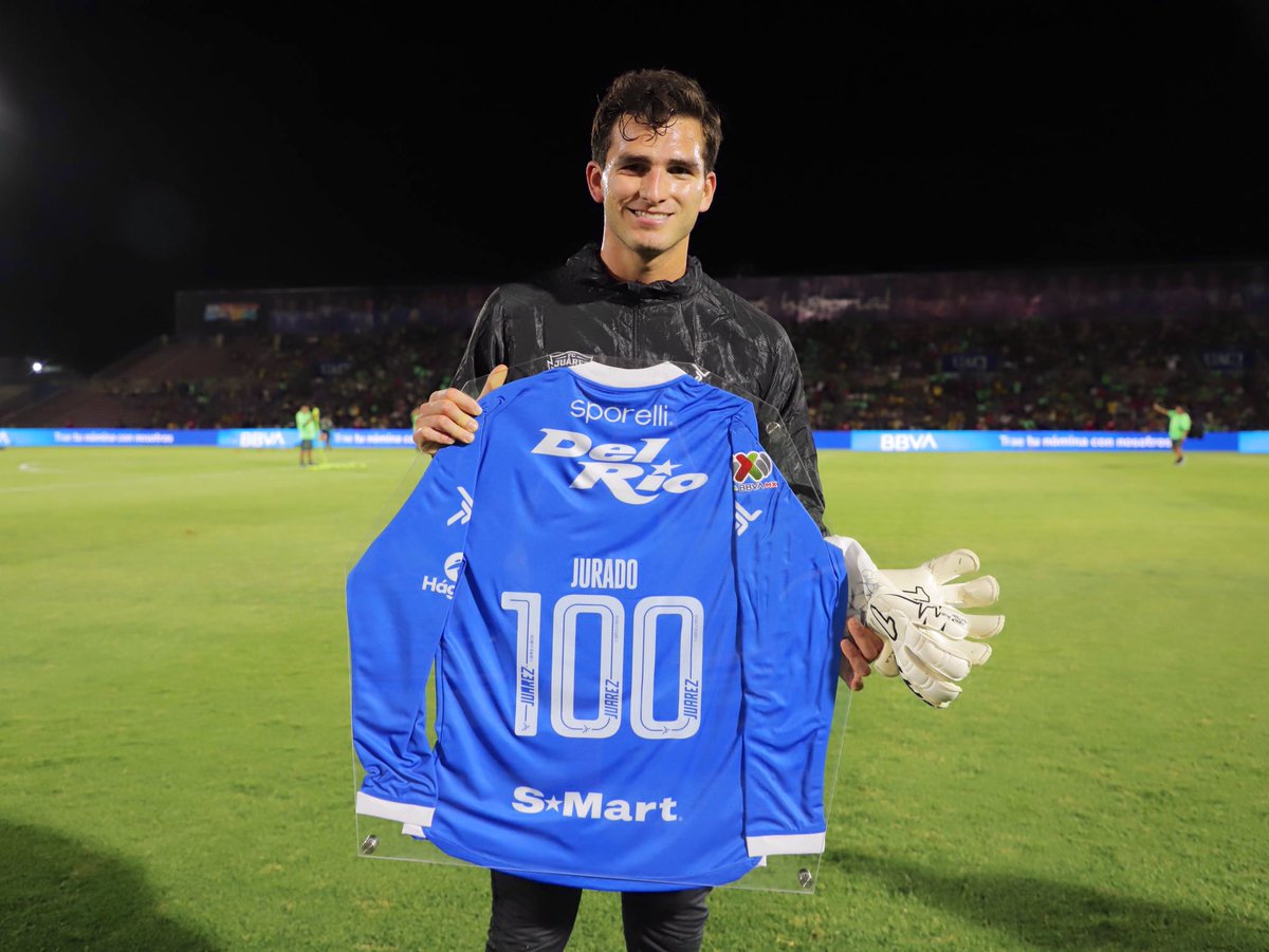seba_jurado's tweet photo. Primeros 100 partidos en la @ligabbvamx

Gracias @ClubTiburones, @CruzAzul y @fcjuarezoficial por permitirme llegar a esta cifra en mi carrera. 

A Dios primeramente, a mi familia, entrenadores, compañeros y a las aficiones que me han dado su cariño y apoyo. 

Vamos por más 💪🏻 https://t.co/6ZTpgzFpw4