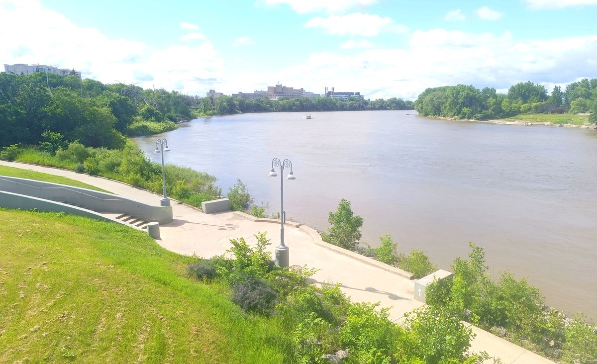 karthikbala24's tweet image. Taking a short break from the NHS to get trained in Structural Intervention with fantastic mentors @KassMalek @AshishHShah3 at St.Boniface Hospital, Winnipeg #TAVI #MitralTEER #PFOASDclosure #LAAclosure #CardiacCT