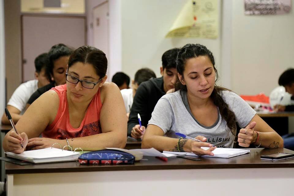 infoblancosobre's tweet photo. En Esteban Echeverría continúa la inscripción al Plan FinEs 2024 - Info Blanco Sobre Negro https://t.co/MgwKFgqj01 @MunicipioEE @PlanFinesNacion @fernandogray #PlanFines #educacion https://t.co/2qGRjnijMM