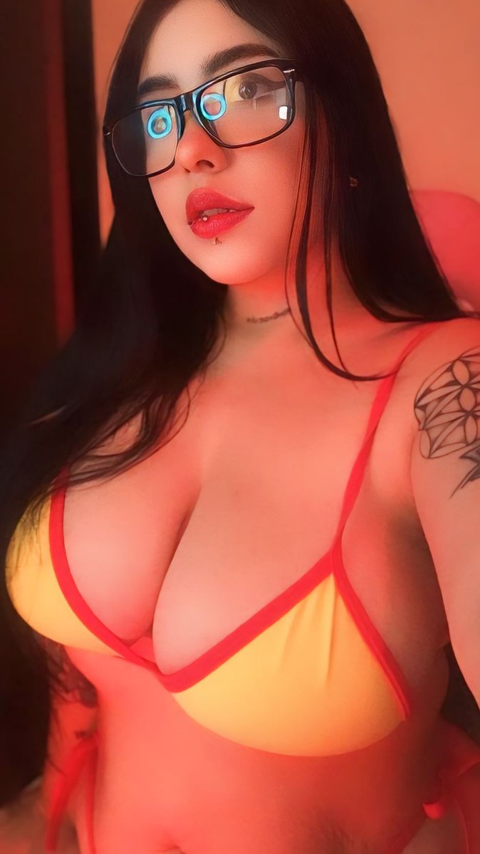 Meow
 🖤
onlyfans.com/littlevampirexx