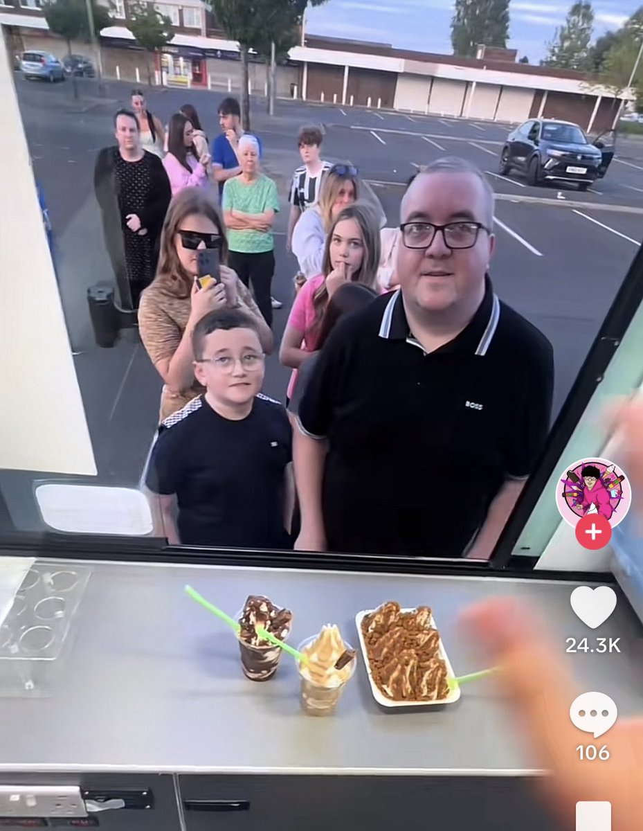 Opened TikTok and the first thing I see is Bunting at an ice cream van, what an app man🤣🤣
