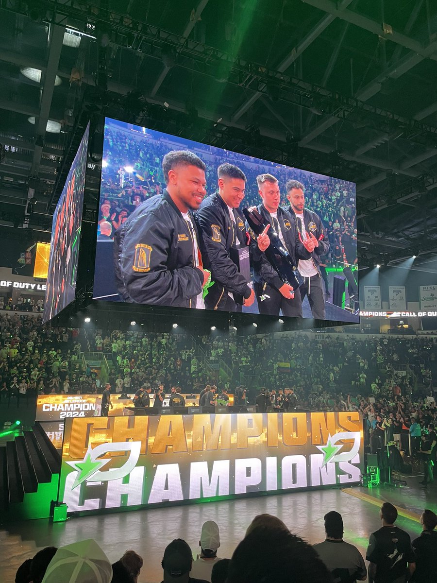 vSammySam's tweet photo. LFG #GreenWall https://t.co/OESULrvZDx