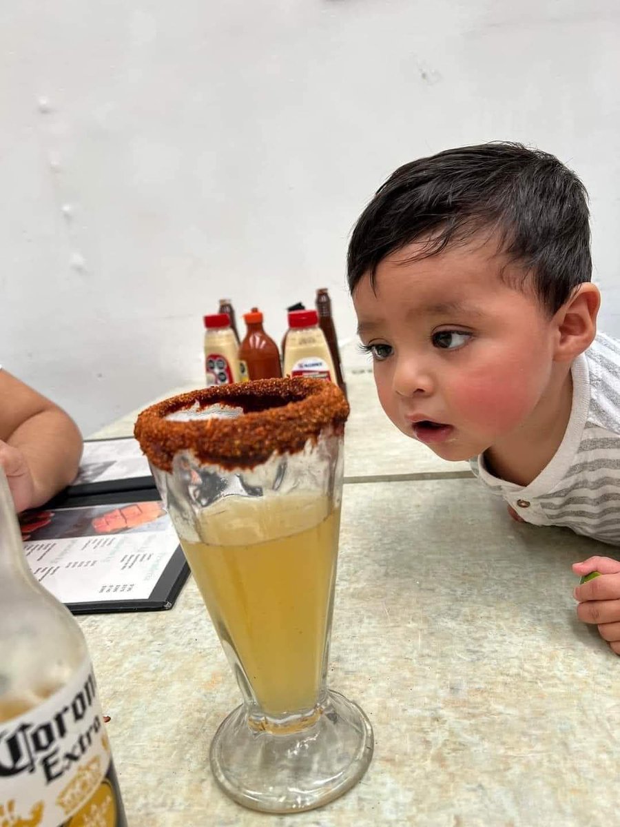 corridosybandas's tweet image. Si fueras michelada, yo sería este peligroso.