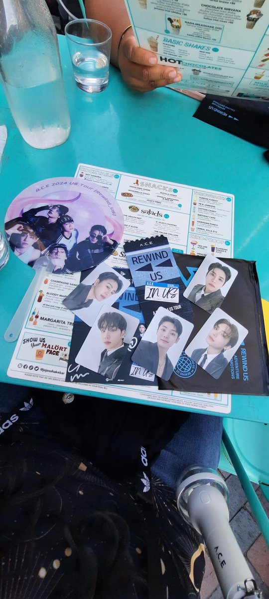 OH2hotteok's tweet photo. Thank you A.C.E!! 10 days ago when everything in our lives was crazy, we got energy from our favorite boys! Both shows were amazing! It was great meeting and making friends with fellow Choice.
#ACE_2024USTour_REWINDUS
#ACE_REWINDUS #ACE
#ACEinIndianapolis #ACEinDetroit https://t.co/I8rhtN1pY2