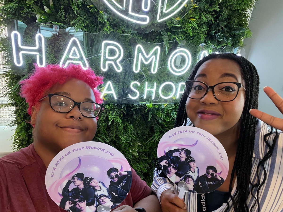 OH2hotteok's tweet photo. Thank you A.C.E!! 10 days ago when everything in our lives was crazy, we got energy from our favorite boys! Both shows were amazing! It was great meeting and making friends with fellow Choice.
#ACE_2024USTour_REWINDUS
#ACE_REWINDUS #ACE
#ACEinIndianapolis #ACEinDetroit https://t.co/I8rhtN1pY2