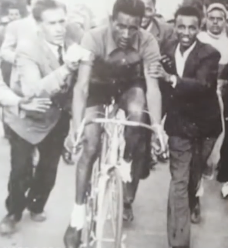 ato_henok's tweet photo. 100 years of cycling culture in Eritrea led to Biniam’s historic day. Eritrean riders reached milestones like participating in the 1956 Olympics w the 1st African olympic team (Team Ethiopia) &amp; 2015 Tour de France w the 1st African team (from SA)
🧵
@IntermarcheW #TDF2024 
[1/10] https://t.co/mHa5Y3zMz4