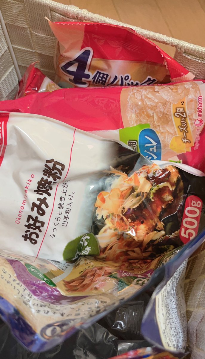 ワンコのエサ箱の中に探してたお好み焼き粉があった