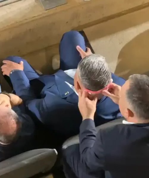 Demichelis cuidando a Borja.