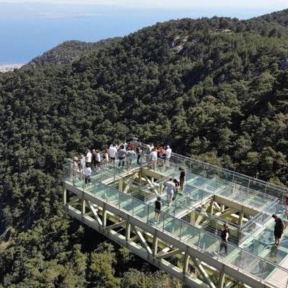 Ayrıca ufak bir (kırık) cam parçası bile mercek görevi görüp ormanların yanmasına sebep olabilir diye öğrenmedik mi? Sıcaklıkların bu kadar arttığı dönemde, bu kadar ısınan bir malzemeyi ormanların içine sürüklemek nereden baksanız aptalca... Ormanlık alanlardan başlayarak cam