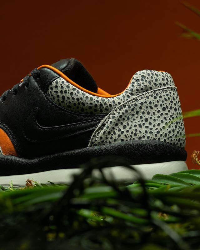 JustFreshKicks's tweet photo. Nike Air Safari OG "Monarch" 🐆

https://t.co/KCSUmFSzDS https://t.co/vWRptvHI5d