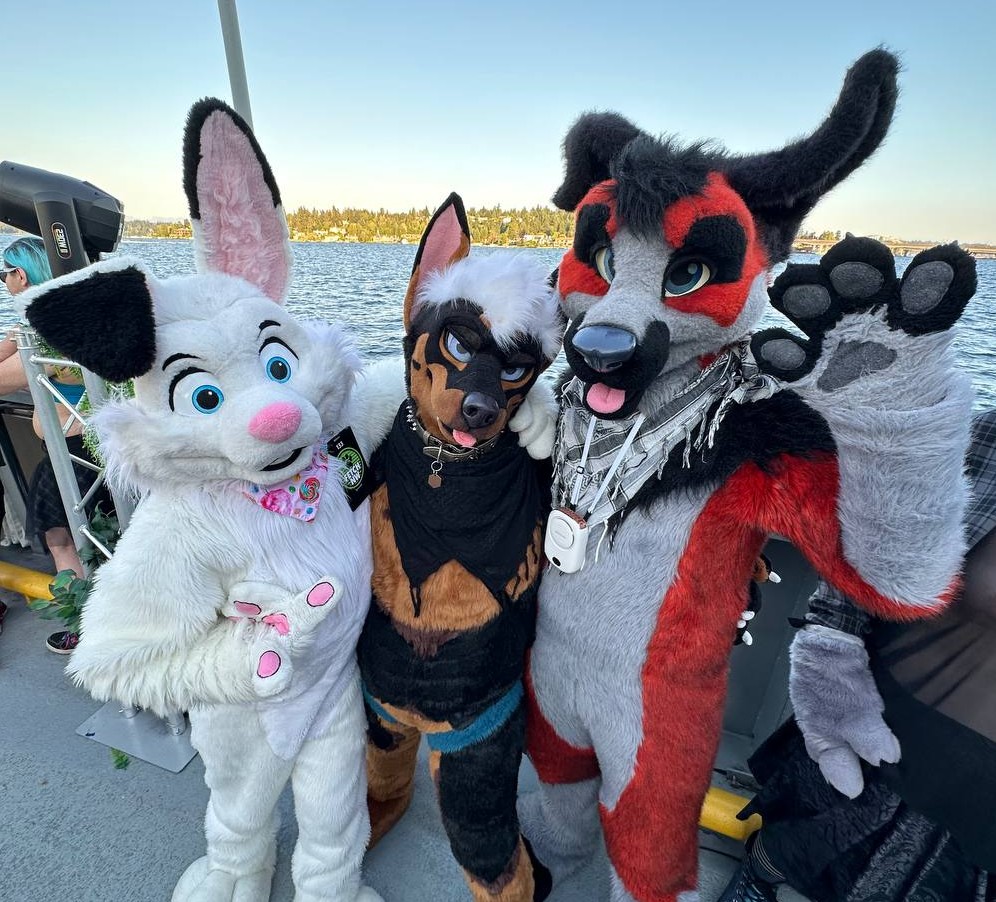 ShaleShep's tweet photo. Had a great night out at #fetchnw <3 so many cuties and great music :D
📷 @ashkiistar https://t.co/SHQT07gxtb